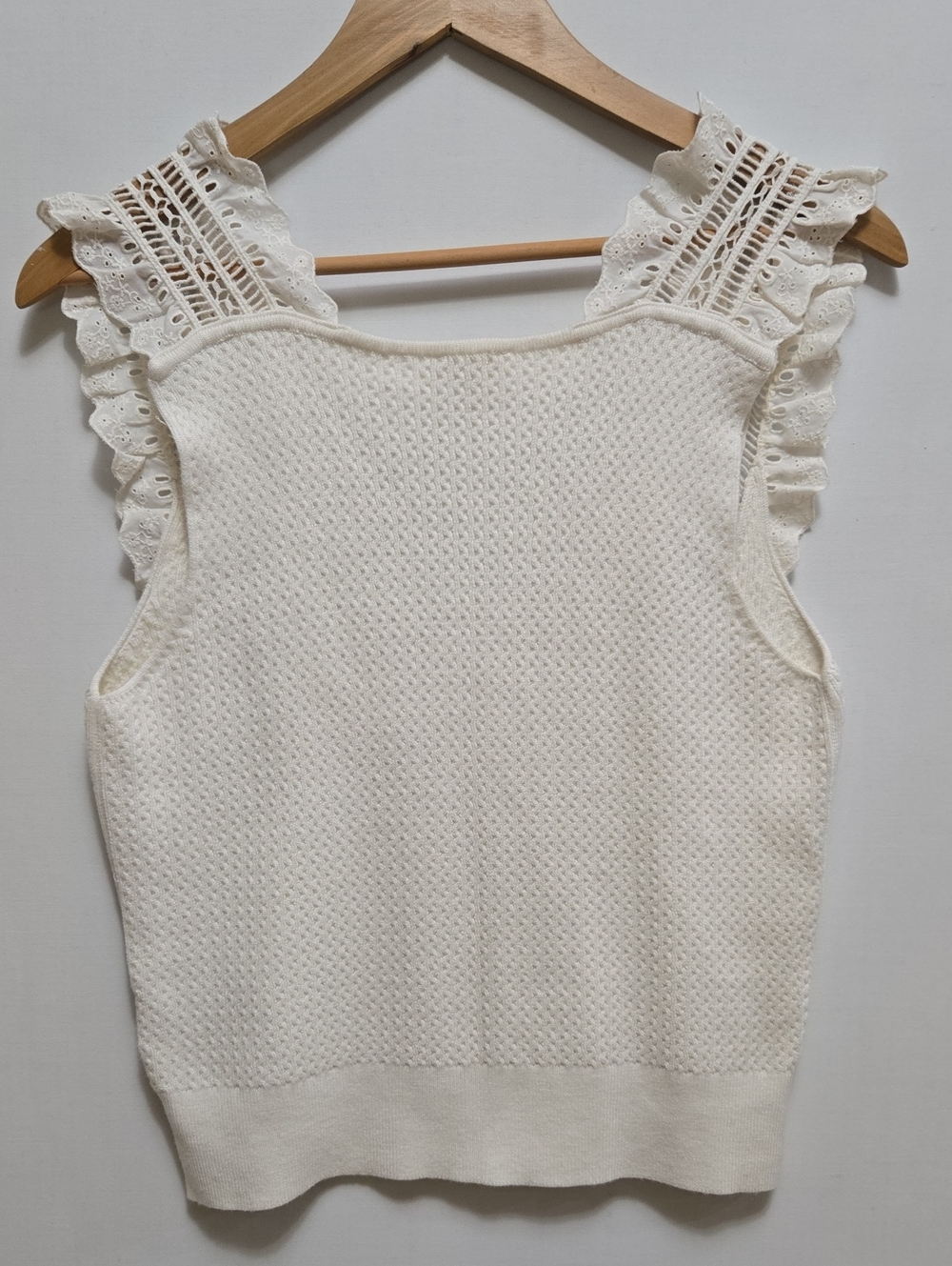 Pilcro Crafted Bib Sweater Tank Top S Cream Ivory Lace Peasant Feminine Ruffle - Picture 10 of 13